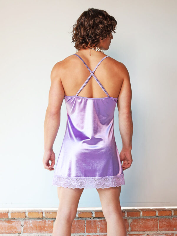 Elegant Satin & Lace Chemise for Men in Lavender - Bild 2